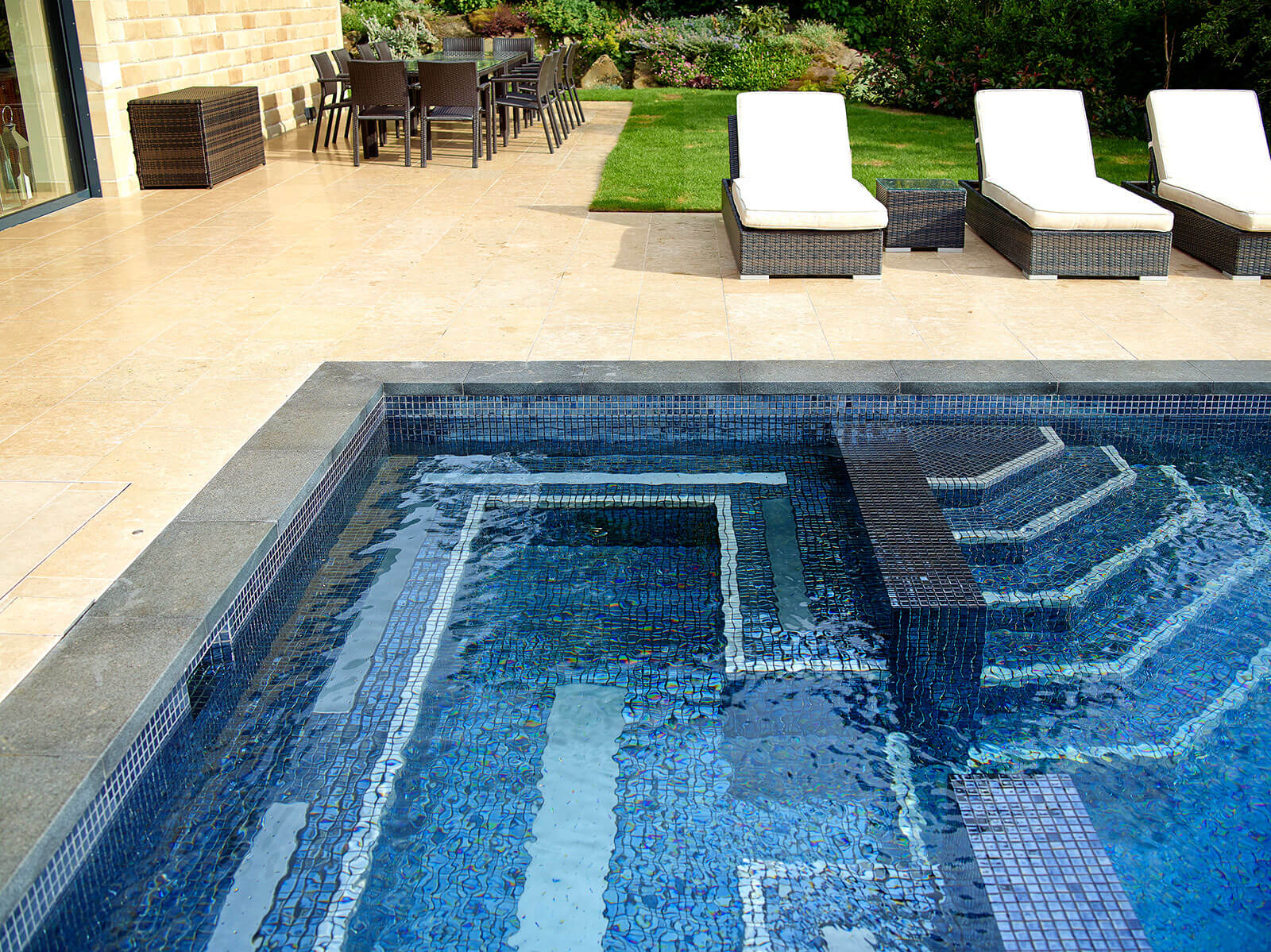 Obkladaný mozaikový bazén Ezarri PREMIUM METAL