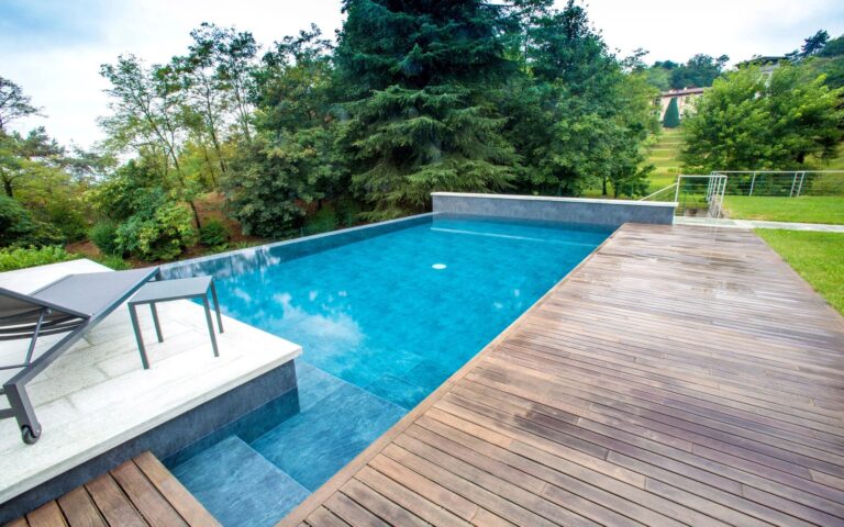 exterierovy exkluzivny bazen na mieru foliovy betonovy 3D tmavomodrá farba vody folia ALKORPLAN touch elegance 3D touch bazen na klúč