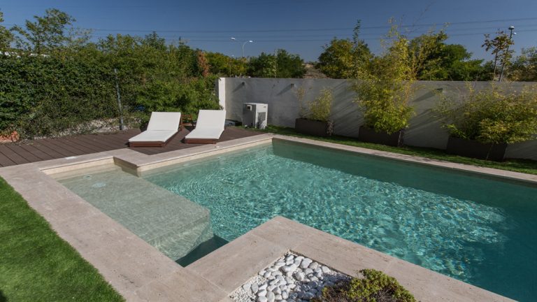 Exteriérový exkluzívny bazén na mieru, fóliový betónový z 3D fólie SUBLIME ALKOR3000 touch na kľúč
