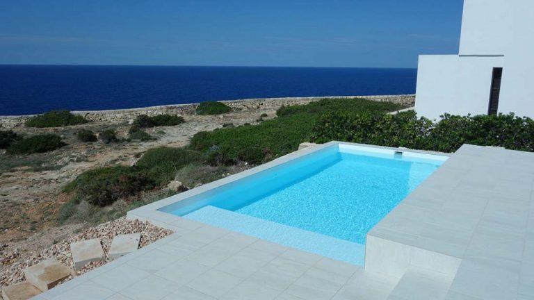 Vonkajší rodinný bazén na mieru z fólie WHITE ALKORPLAN2000 touch RENOLIT podľa projektu na mieru, biela farba fólie, modrá voda