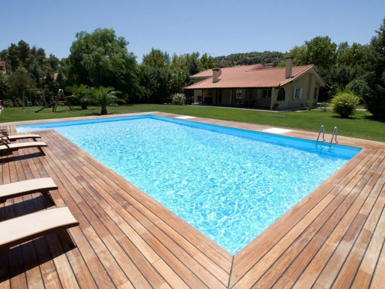 Exteriérový exkluzívny bazén na mieru, fóliový betónový z 3D fólie LIGHT BLUE ALKOR2000 touch na kľúč, bledomodrá farba fólie