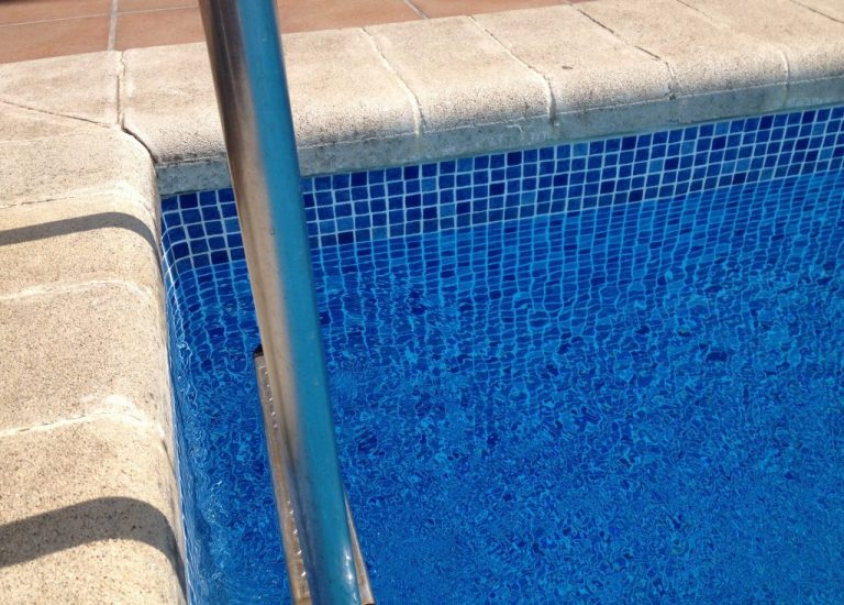 Exteriérový exkluzívny bazén na mieru, fóliový betónový z fólie PERSIA BLUE ALKOR3000 na kľúč, farba fólie modrá mozaika
