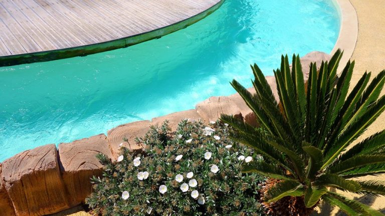 Krásny stavaný vonkajšíe fóliový bazén z 3D CARIBBEAN GREEN fólie ALKORPLAN2000 touch na mieru, zelená farba fólie