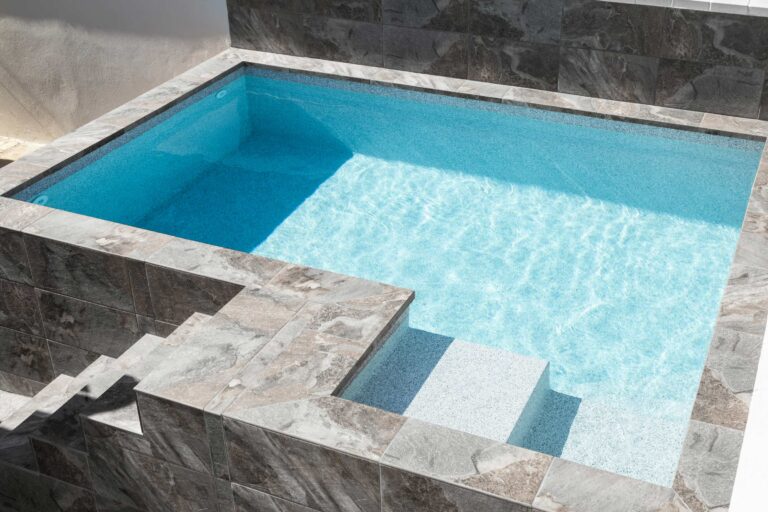 exteriérový exkluzívny skimmerový bazen foliovy betonovy 3D kameň žula touch RENOLIT origin